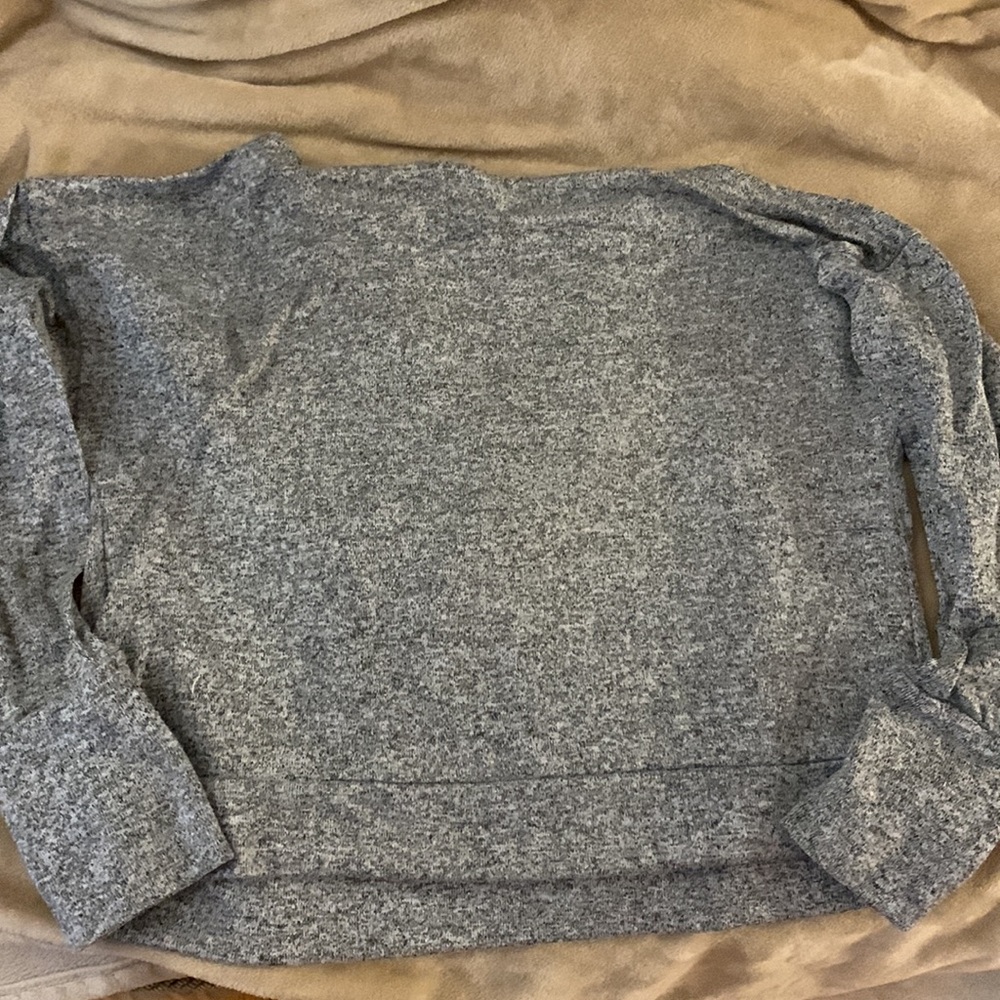Old Navy 📣host pick📣XS Petite - almost new gray cropped hoodie - Picture 2 of 5